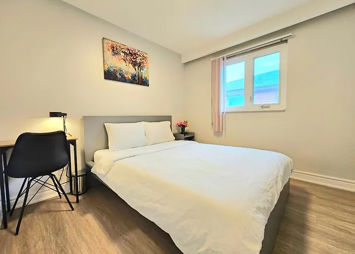 A Home Away-Cozy Guest Room In Toronto