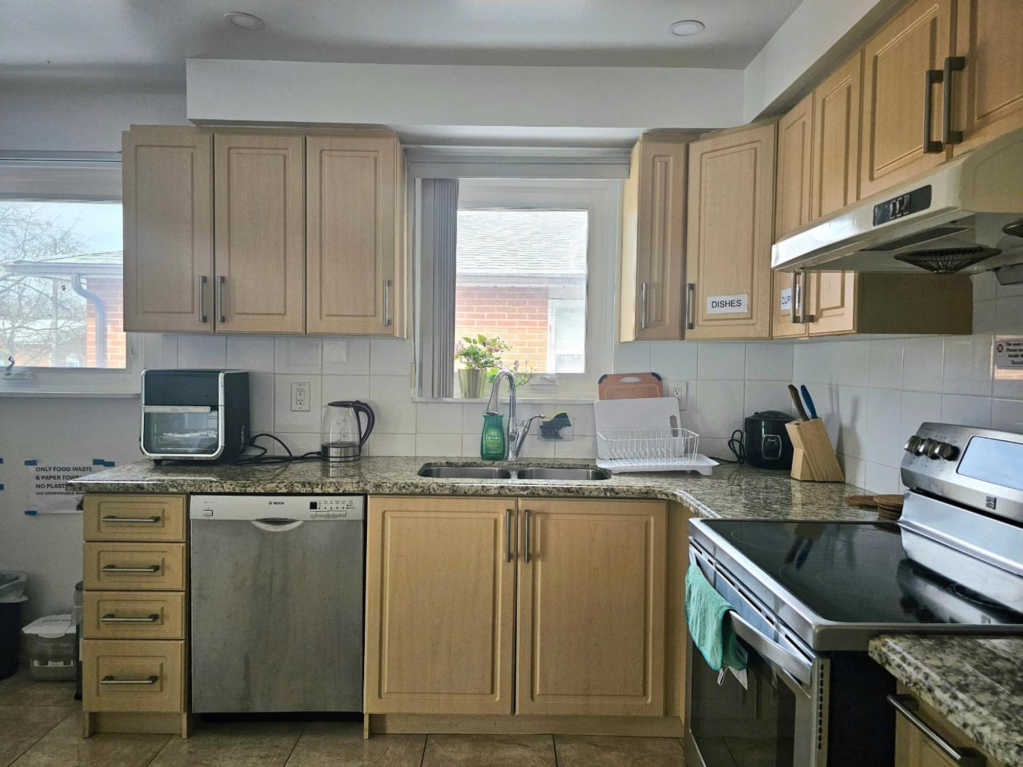 A Away-cozy Guest In * Toronto